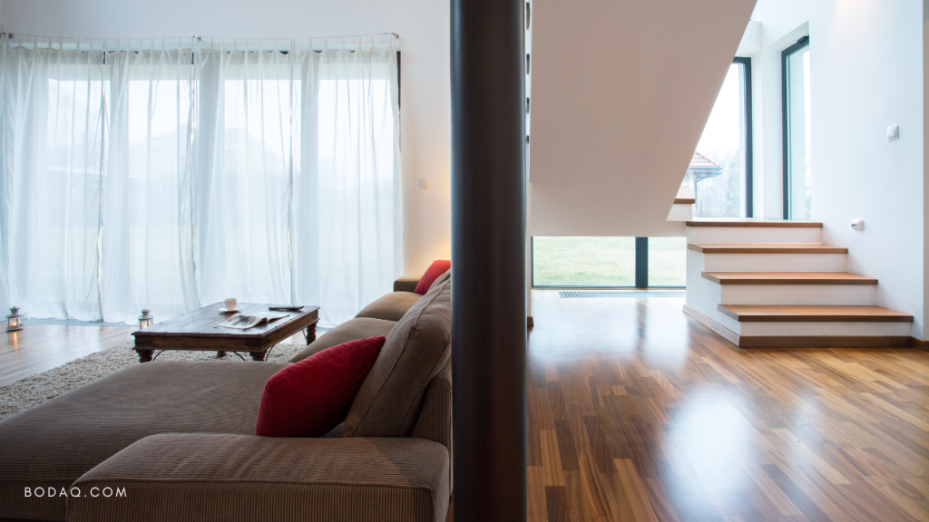 What to do with the columns in your house? Arrange furniture to minimize visual effect